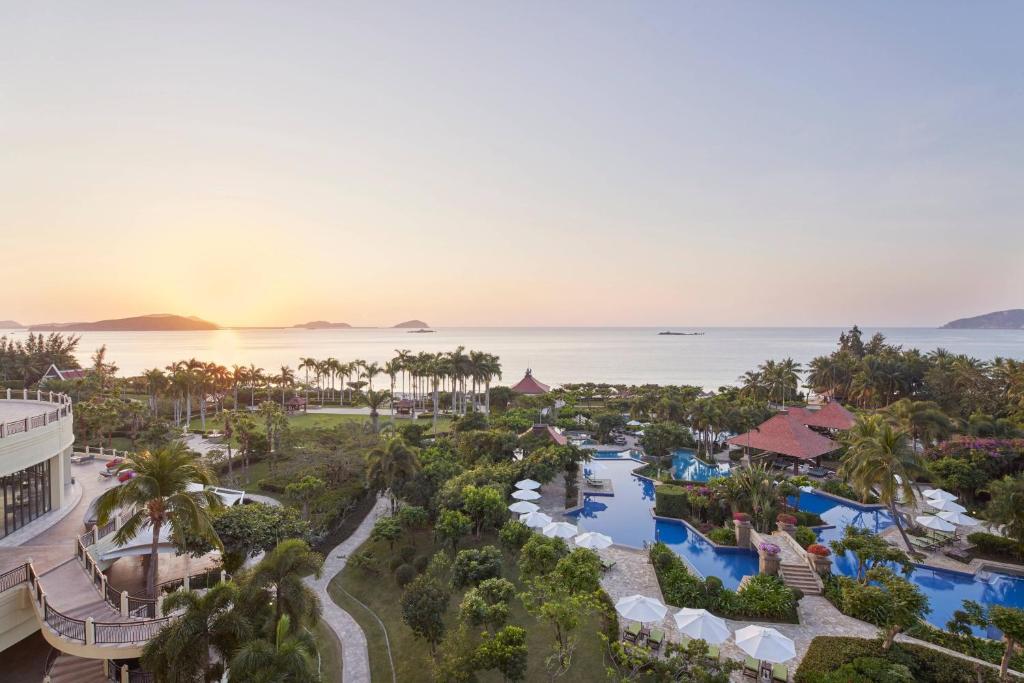 三亚三亚亚龙湾万豪度假酒店（2020年焕新升级·C位海景）的享有度假胜地的空中景致,以海洋为背景