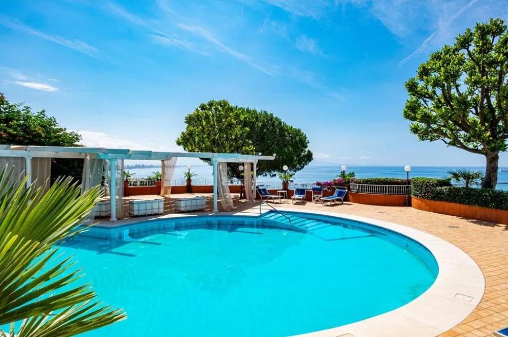 Hotel Villa Poseidon & Events内部或周边的泳池