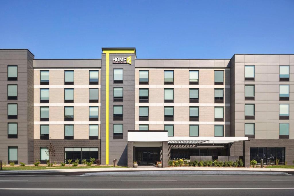 西艾利斯Home2 Suites By Hilton Milwaukee West的 ⁇ 染新毫克姆酒店