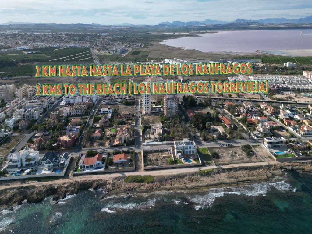 阿利坎特Bungalow en Los Balcones planta baja manzana 5 numero 18的城市和海洋的空中景观