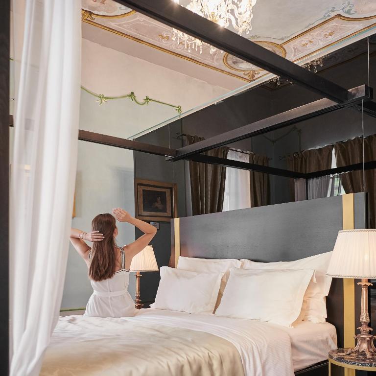 King Kresimir Heritage Hotel客房内的一张或多张床位