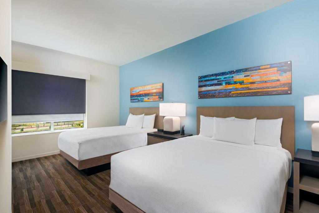 Hyatt House Orlando Airport客房内的一张或多张床位