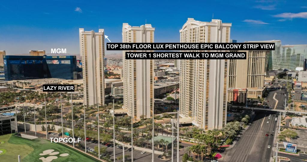 拉斯维加斯SIGNATURE MGM TOP 38th FLOOR PENTHOUSE, BEST DELUXE BALONY STRIP VIEW SUITE, NO RESORT FEE, FREE VALET, SHORTEST WALK 2 MGM的享有城市天际线和高楼的景色