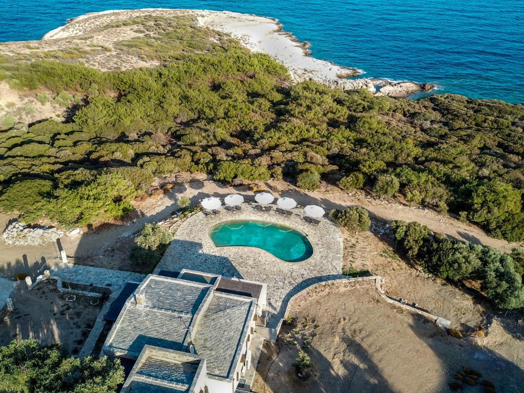 阿斯特里斯Borgo Thassos的享有岛屿的空中景致,设有游泳池