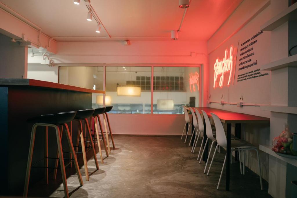 Qilombo Hostel Silom - HQ的厨房或小厨房