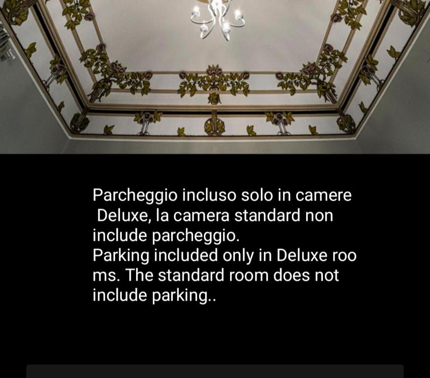 锡拉库扎Gli specchi di Archimede的天花板上标有标志的图片
