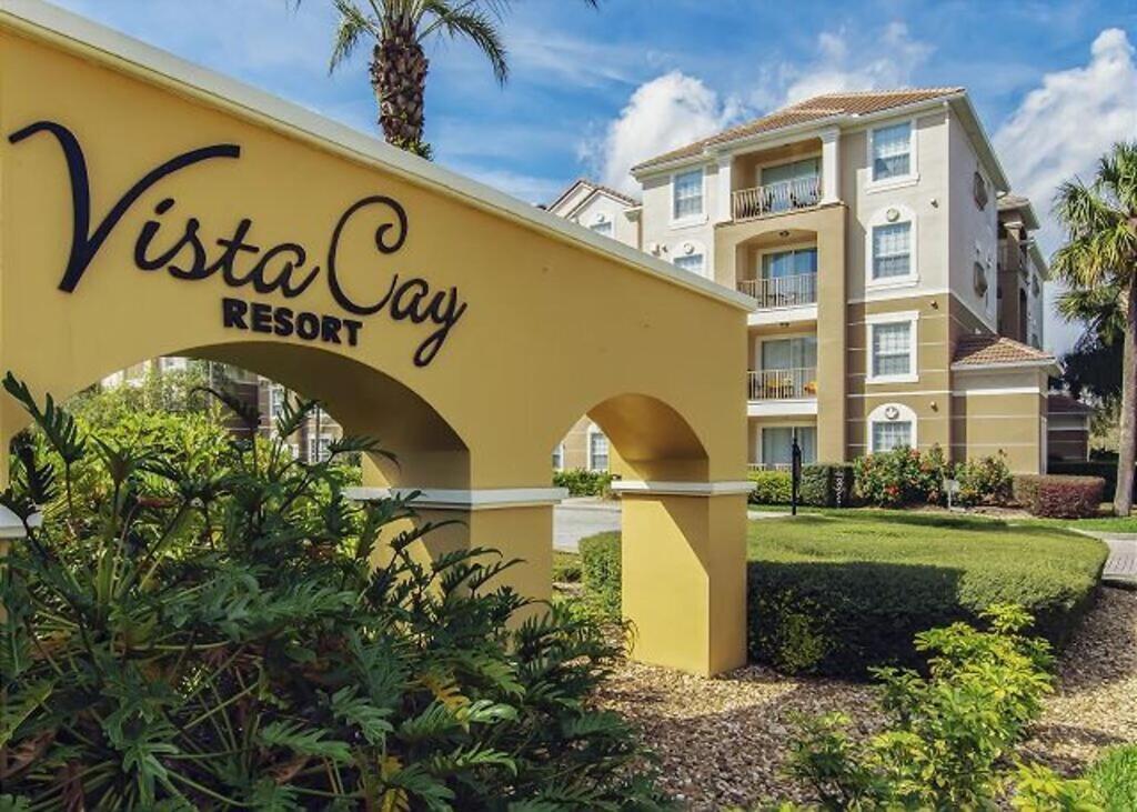 奥兰多Vista Cay Getaway Luxury Condo by Universal Orlando Rental的别墅日度假地标志