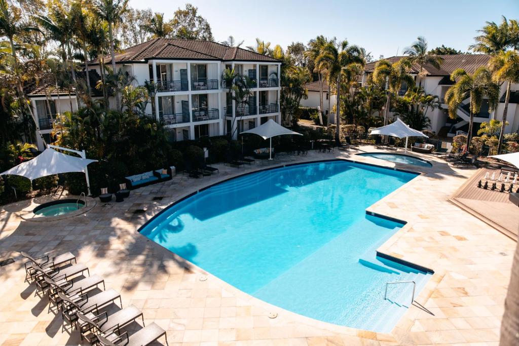 黄金海岸黄金海岸美居度假酒店的游泳池的图片
