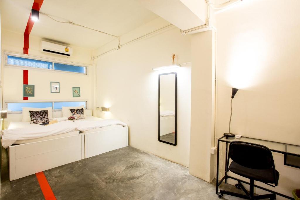 Qilombo Hostel Silom - HQ客房内的一张或多张床位