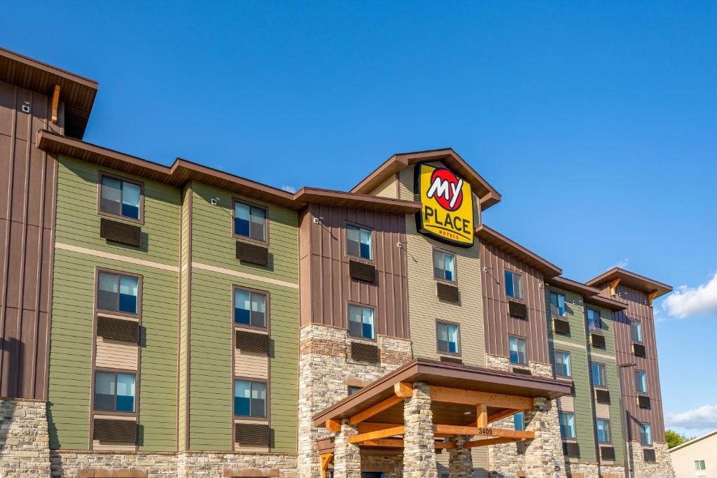 大急流城My Place Hotel-Grand Rapids, MN的酒店前方的 ⁇ 染