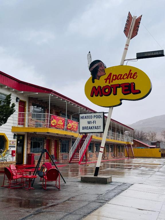 Apache Motel的证书、奖牌、标识或其他文件