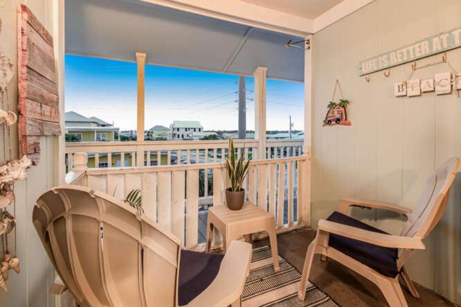 Deeded Beach Access- 10 min Walk to Hangout的休息区