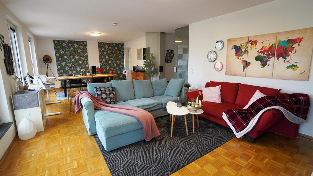 Your comfortable apartment in Dusseldorf city的休息区