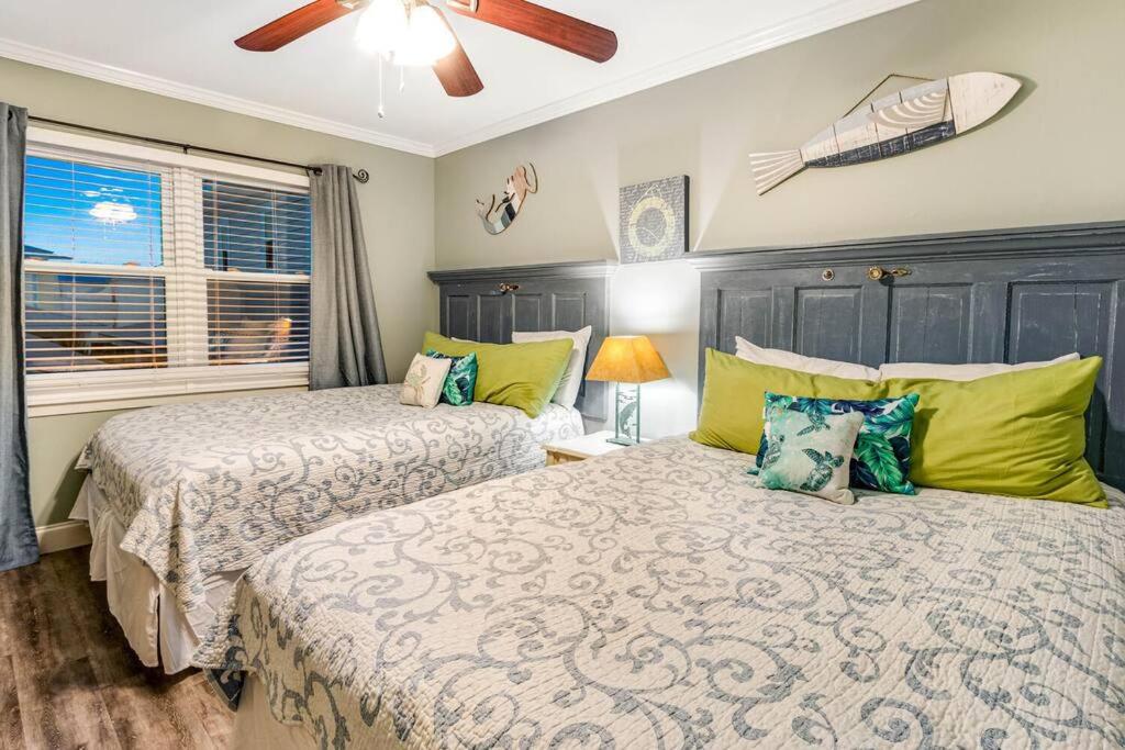 Deeded Beach Access- 10 min Walk to Hangout客房内的一张或多张床位