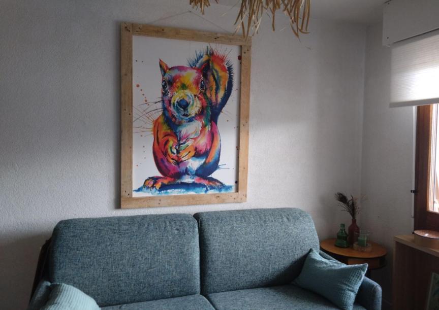 贝勒沃Myrtille的客厅里的狗画