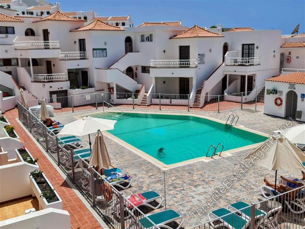 阿德耶Beautiful 1bd apartment in Los Cristianos的游泳池的图片