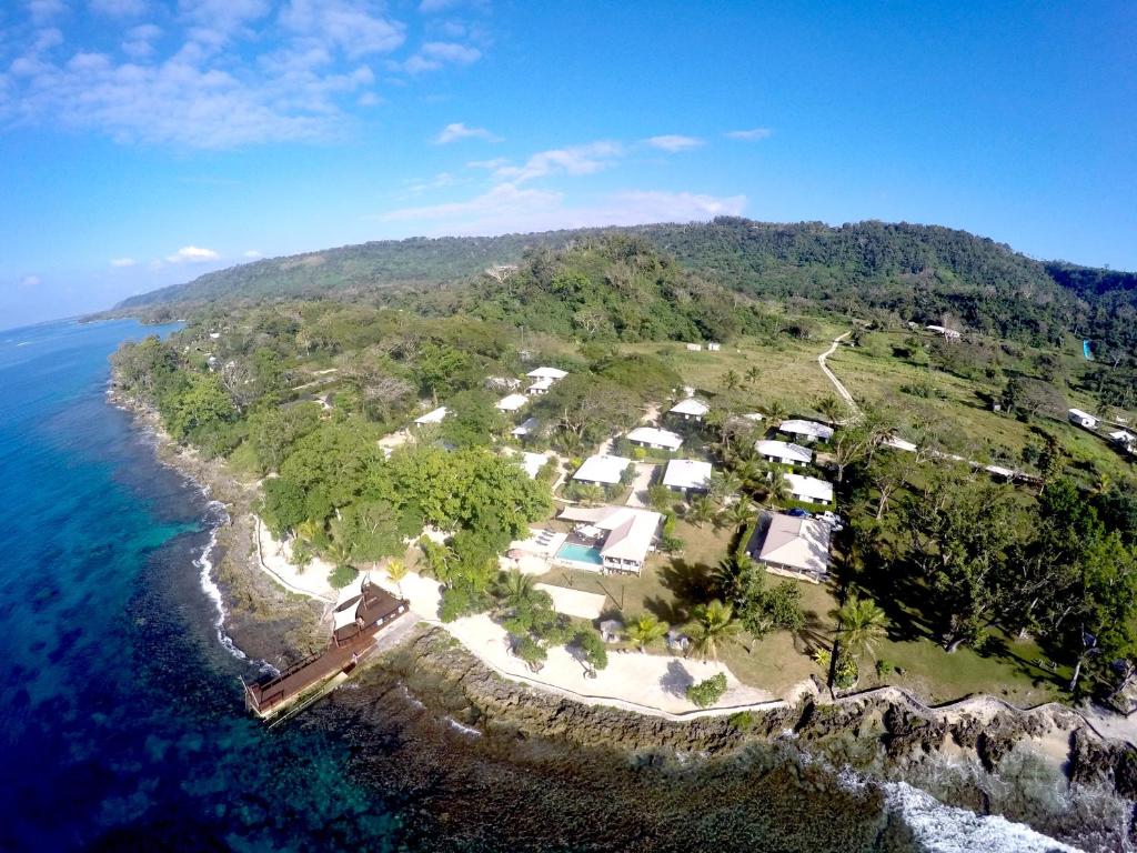 维拉港岛屿魔法公寓度假酒店的海洋岛屿的空中景观