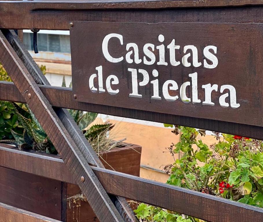 特立尼达岛Casita de Piedra 11的读过cazitas de piedra的标志