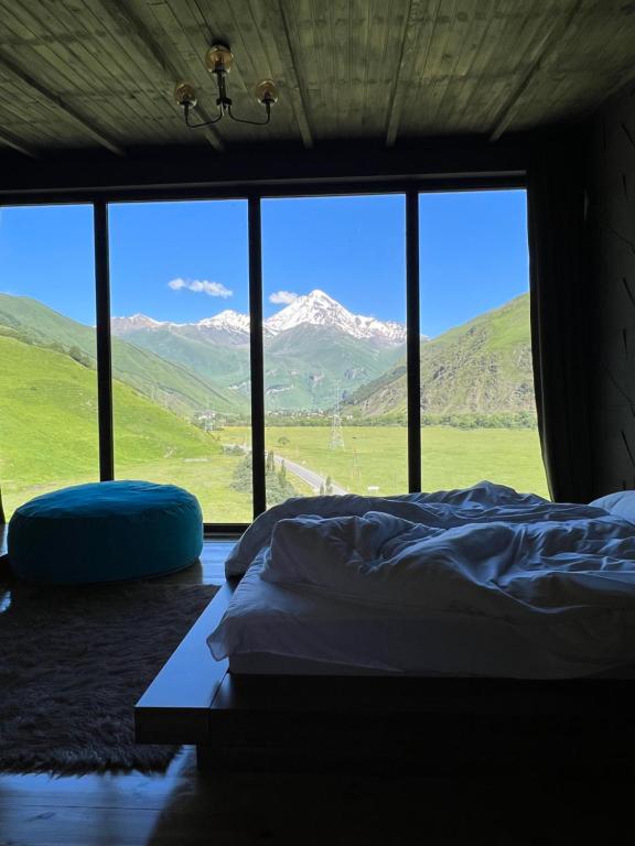 卡兹贝吉Gzaze的山景卧室 - 带1张床