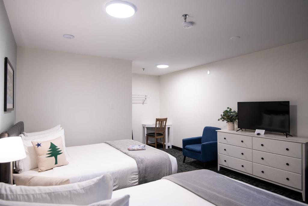 Main Street Motel客房内的一张或多张床位