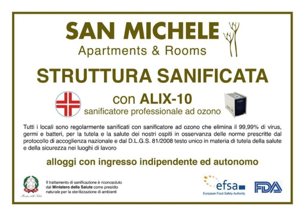 卡坦扎罗San Michele Apartments&Rooms的一张传单,用于散发圣米歇尔公寓和客房的香烟