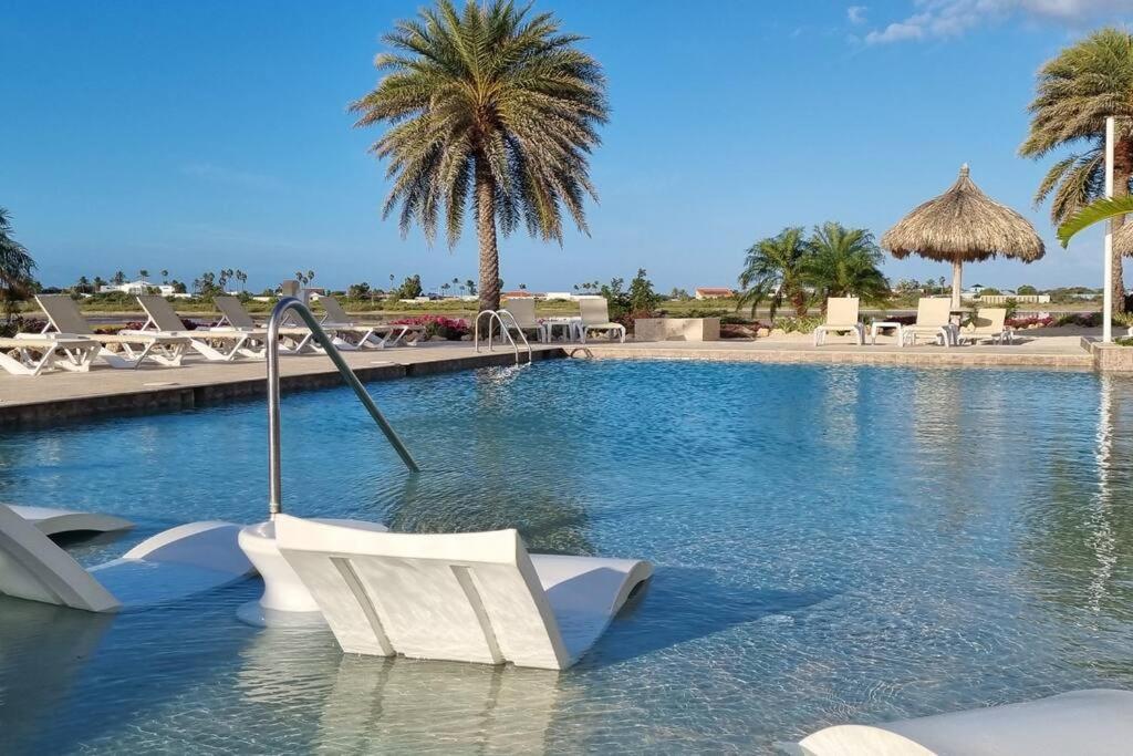 3 minutes from best beaches in Aruba! Luxury Tropical Townhouse at Gold Coast Aruba平面图