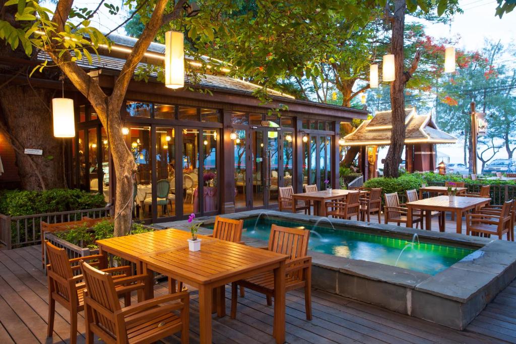 Raya Resort Beach front - The Most Green Resort in Cha-am内部或周边的泳池