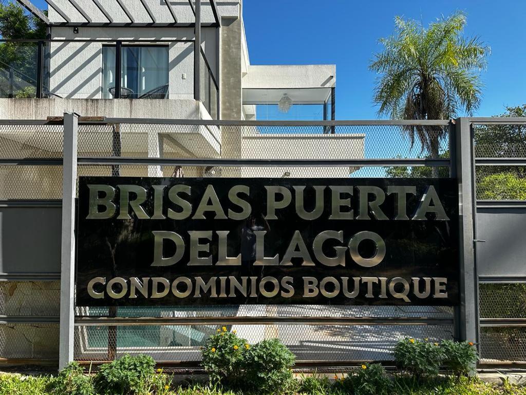 圣贝纳迪诺Puerta del Lago的德拉戈里亚精品公寓标志
