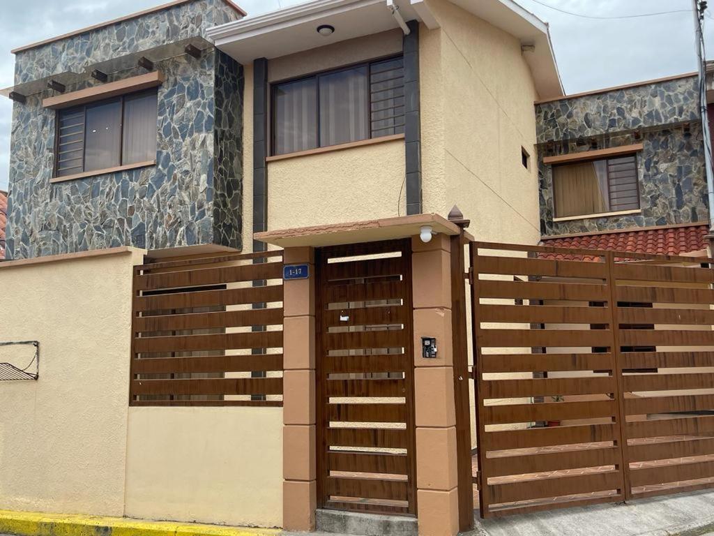 CASA NUEVA, CON DECORACIONES Y ACABADOS NUEVOS SOLO PARA FAMILIAS.平面图