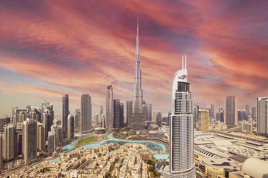 迪拜SmartStay at Burj Royale - Full Burj Khalifa View - Brand New Luxury Apartments的世界上最高的建筑的 ⁇ 染