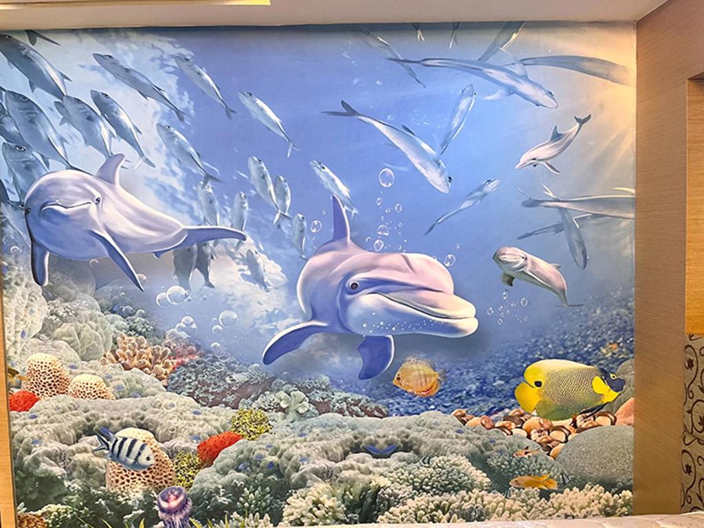 金山区金山海湾温泉会馆的海中海豚和鱼的壁画