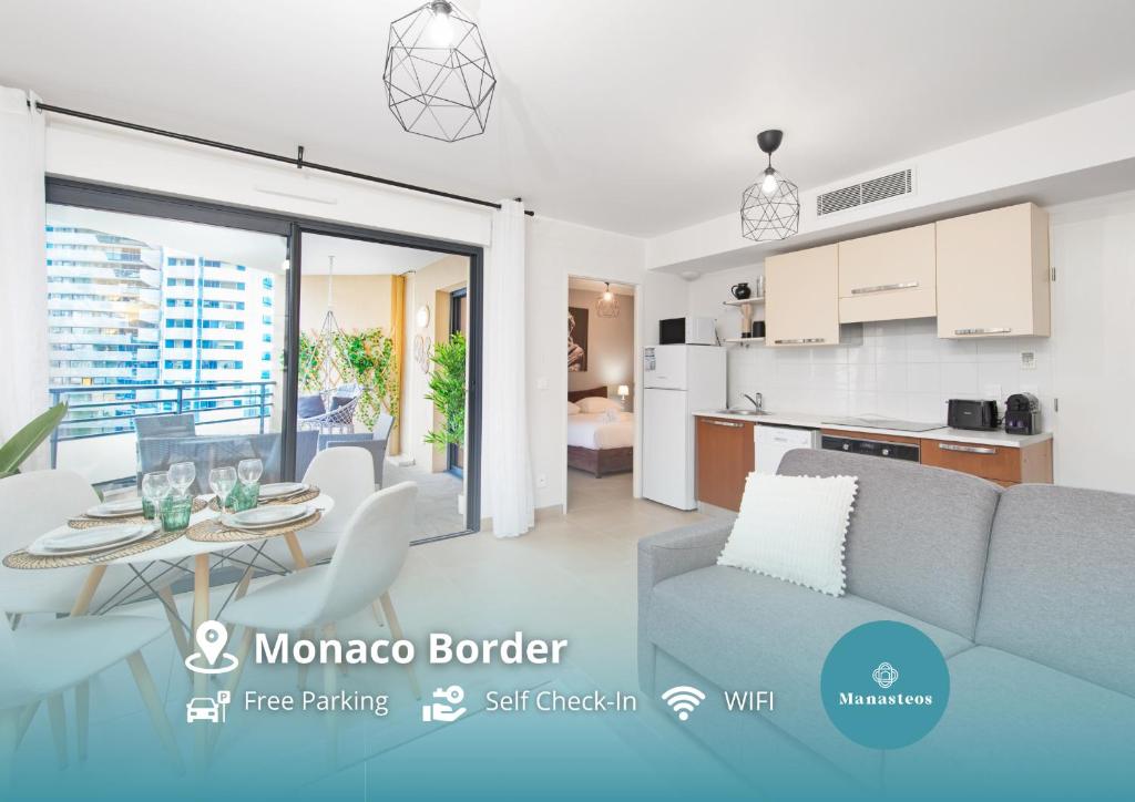 博索莱伊Vue Monaco & Tour Odéon, Terrasse, Parking Gratuit的客厅配有沙发和桌子