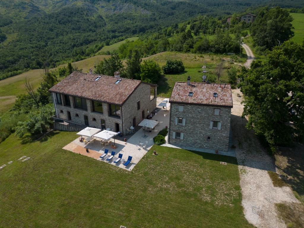 佐卡Borgo Stanzano的房屋和建筑的空中景观