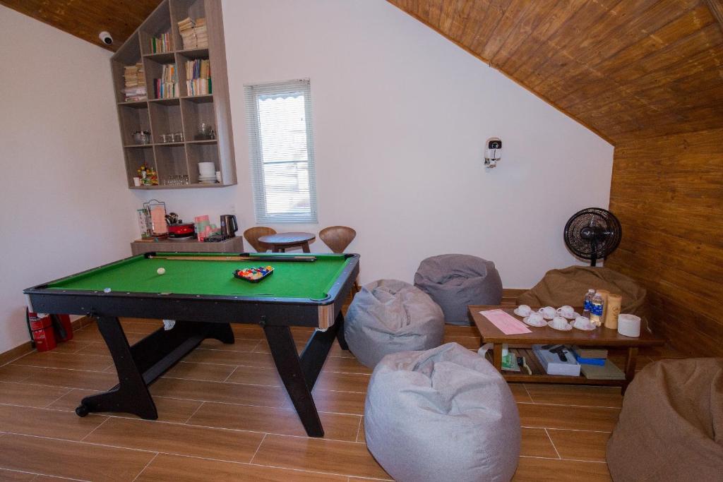 Suri Homestay的休息区