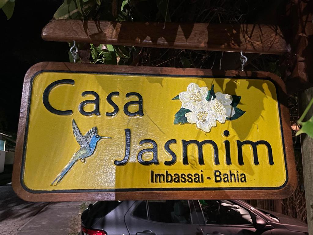 马塔迪圣若昂Casa Jasmim Imbassaí-BA的读过 ⁇ 莉花的黄色标志