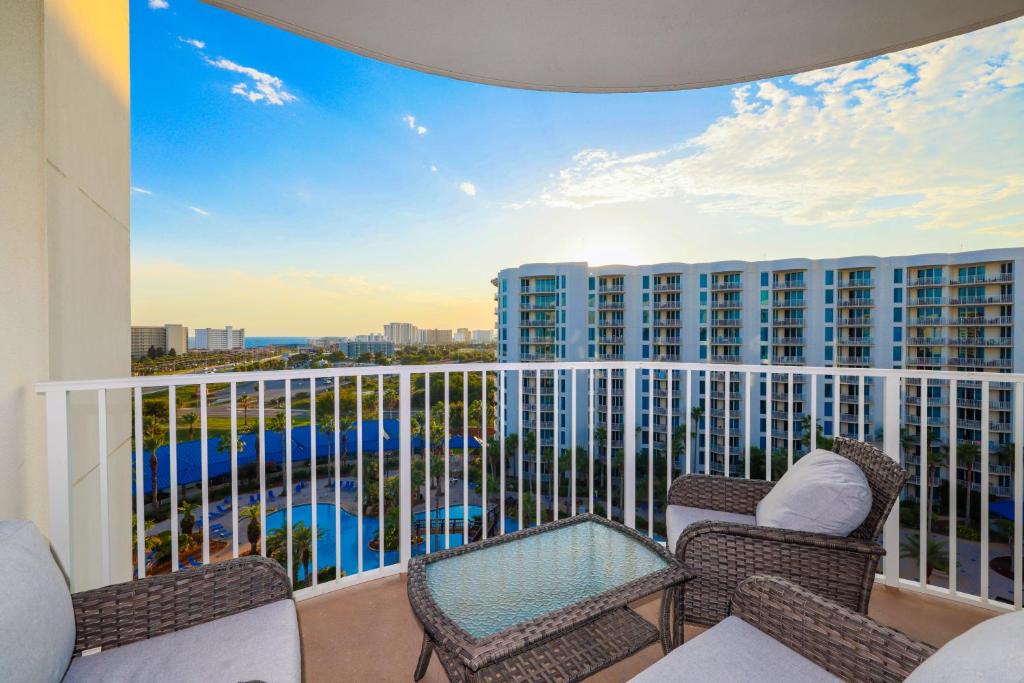 Marvelous 9th Floor Condo Gulf, Pool &amp; Sunset View内部或周边的泳池