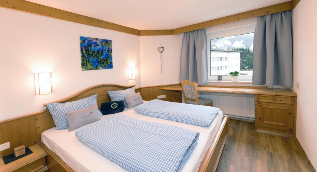 Käserstube Ferienwohnungen客房内的一张或多张床位