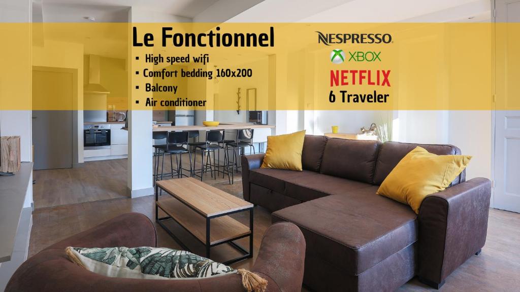 索恩河畔自由城Le Fonctionnel - TravelHome的客厅配有沙发和桌子