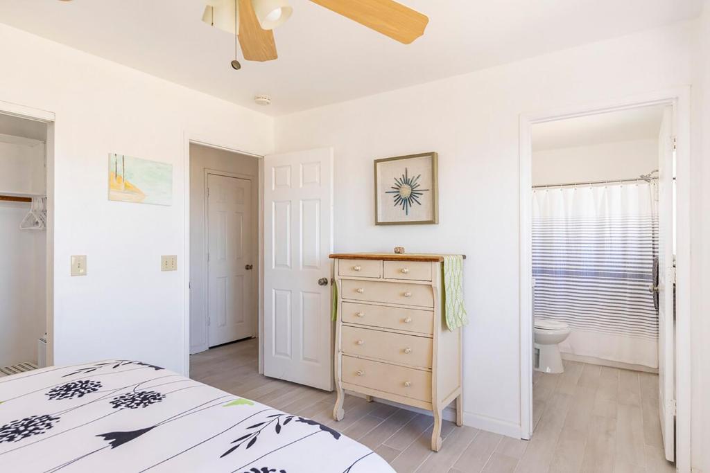 Electroliquid&#39;s Casa Pueblo Joshua Tree客房内的一张或多张床位
