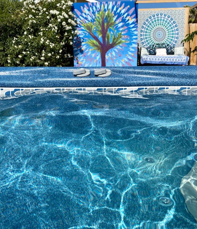 Electroliquid&#39;s Casa Pueblo Joshua Tree内部或周边的泳池