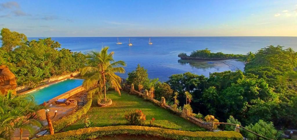 卡莫特斯群岛Camotes Serenity的从大厦欣赏到海景