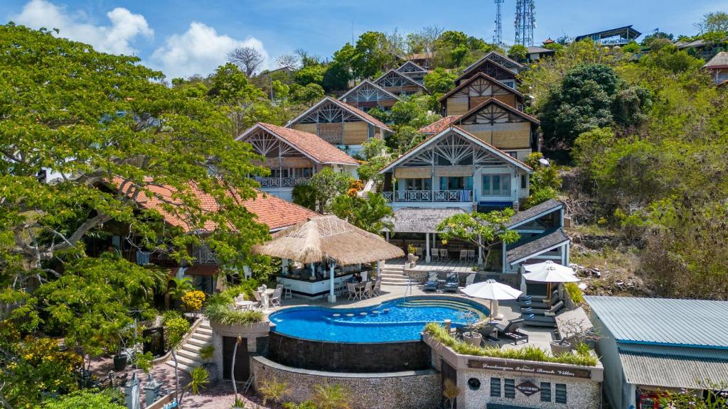 蓝梦岛蓝梦岛海滩别墅酒店的享有带游泳池的房屋的空中景致