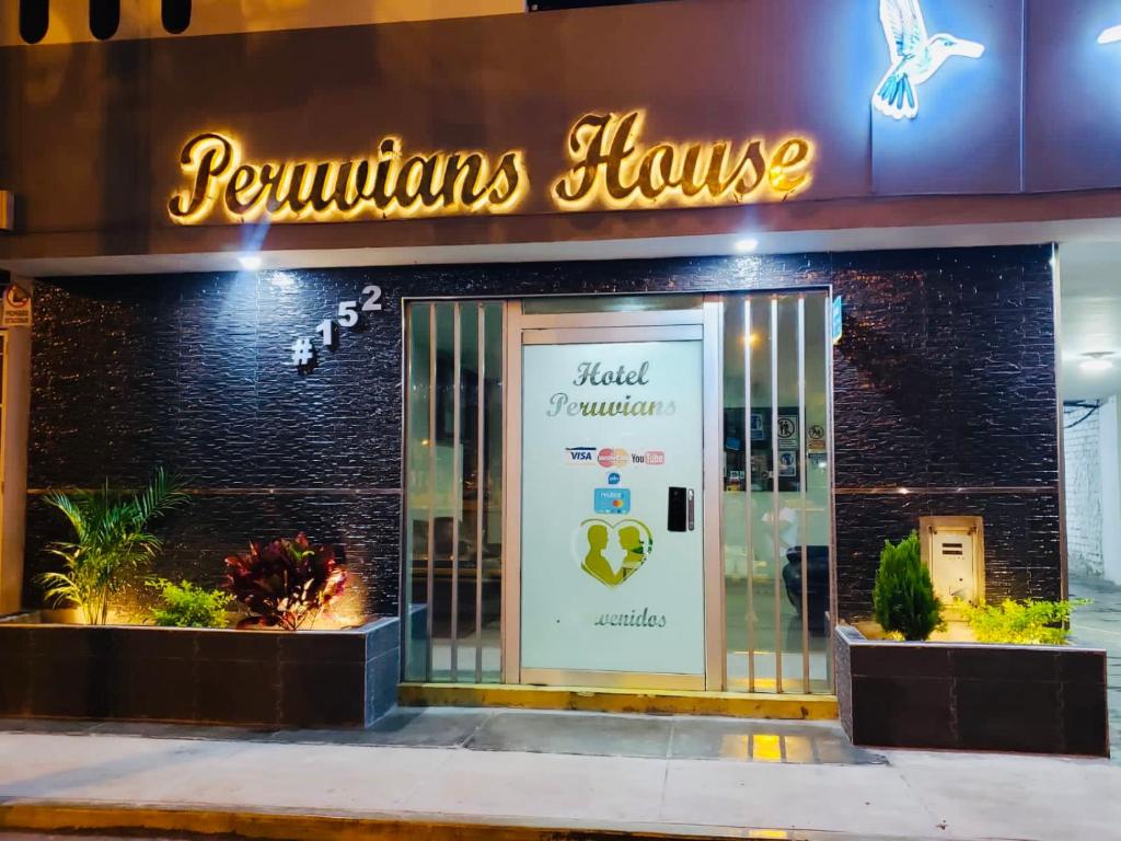利马Hotel Peruvians House的一间标有读钟摆屋的餐馆