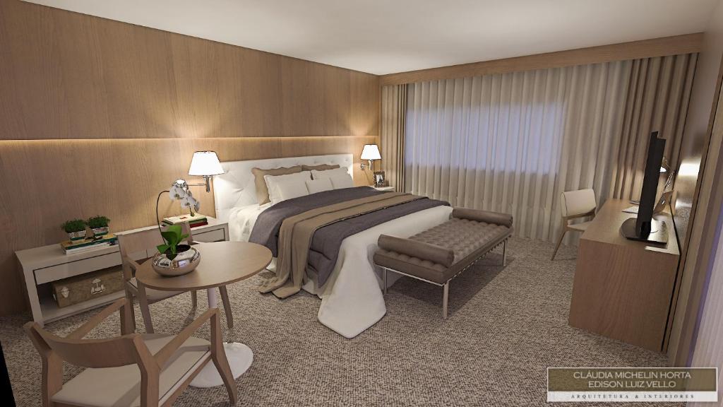 库里提巴White Plaza Hotel的酒店客房设有一张大床和一张桌子。