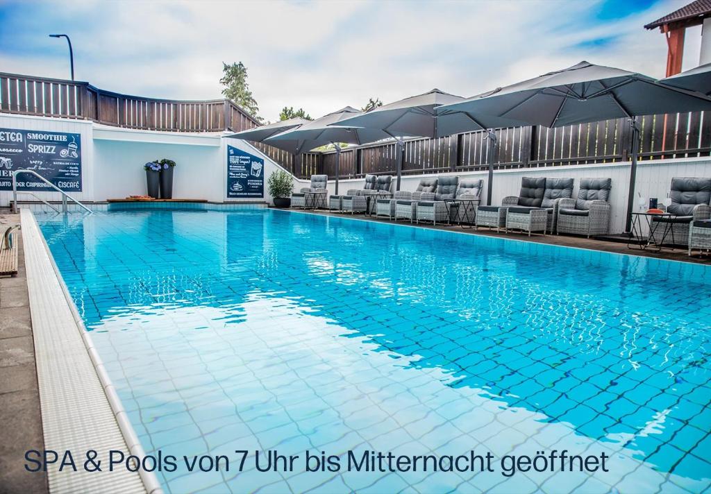 巴特格里斯巴赫Das Aunhamer Suite & Spa Hotel的游泳池