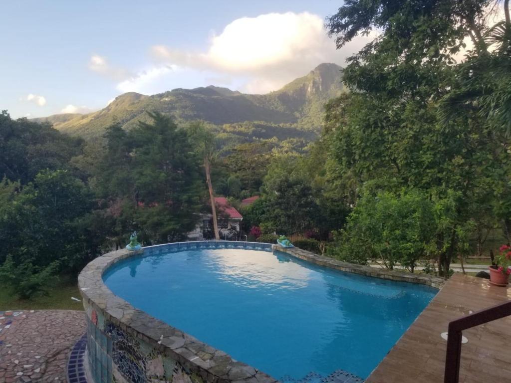 SoráAltos del María, Panamá的一座山地游泳池