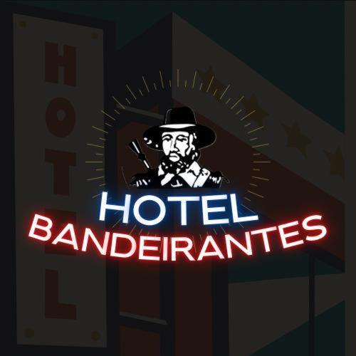 圣若昂达博阿维斯塔Hotel Bandeirantes de SJBV的手持枪帽的男子的标志