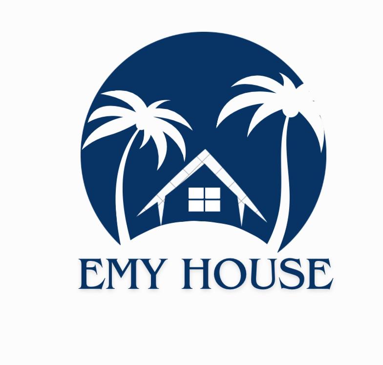 拉古纳EMY HOUSE的圆圈中的房子和两棵棕榈树