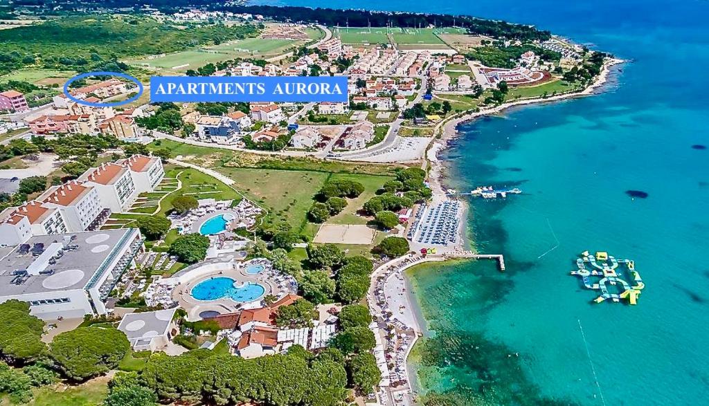 梅杜林Apartments Aurora near beach的享有阿尔伯克基(albuquerque)度假胜地的空中景致。