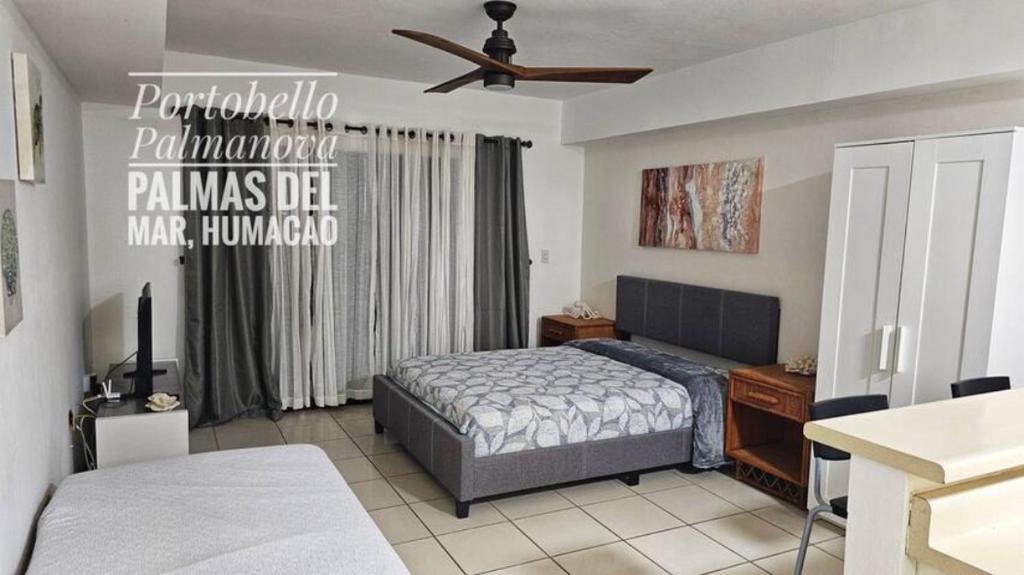 乌马考Portobello Palmanova, Palmas del Mar, Humacao, PR的一间卧室配有一张床和吊扇